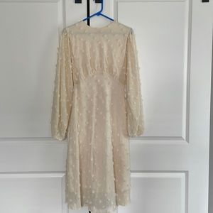 Romantic flowy crème dress